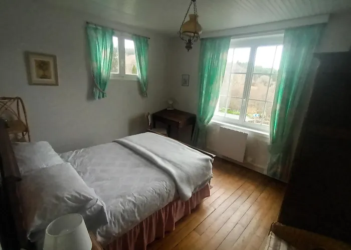 Maison De Campagne En Bordure De Foret